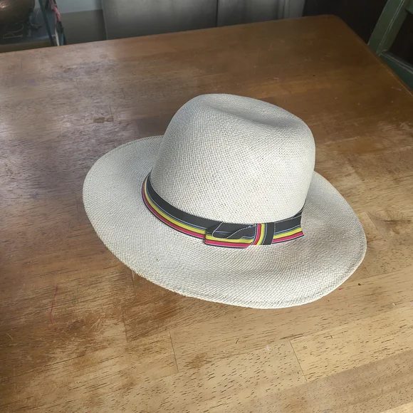 Vintage white straw sun hat with colorful striped ribbon - Picture 2 of 7